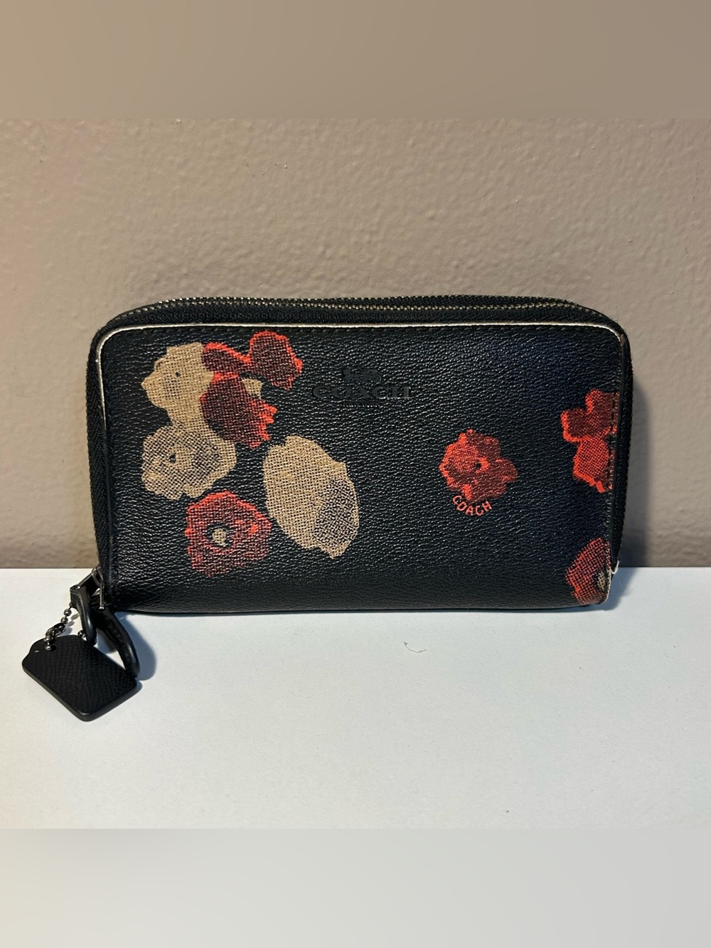 Coach Halftone Floral Double Zip Wallet Black Red Beige Hang Tag